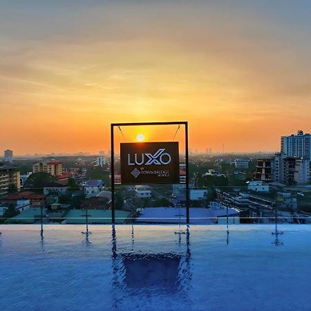 Luxo Kochi Hotell Exteriör bild