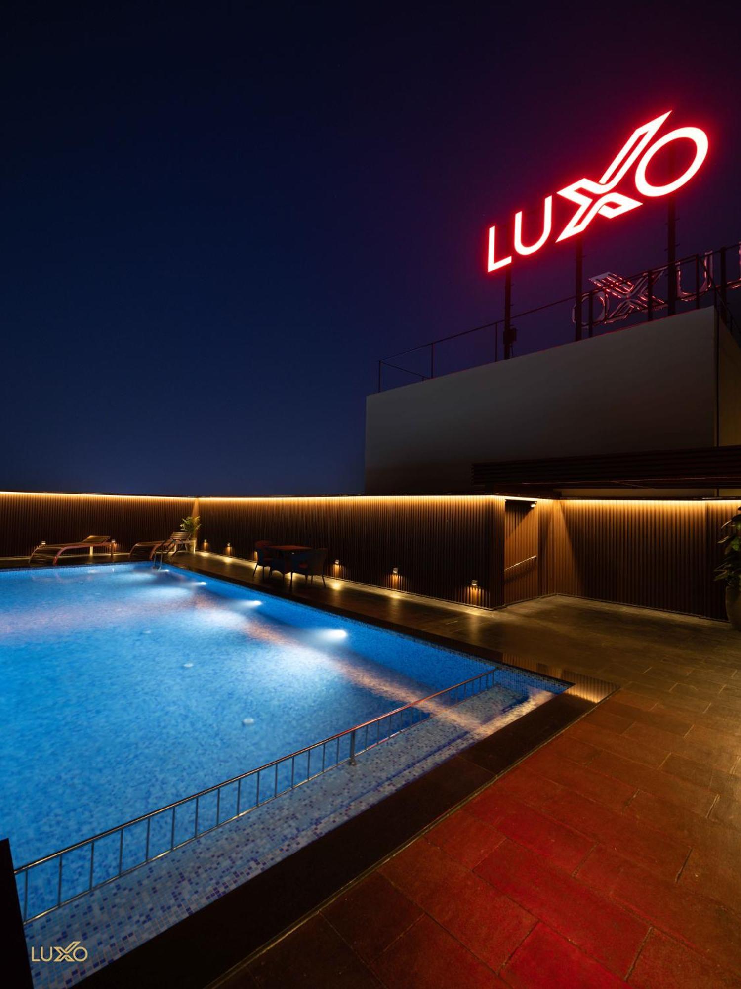 Luxo Kochi Hotell Exteriör bild