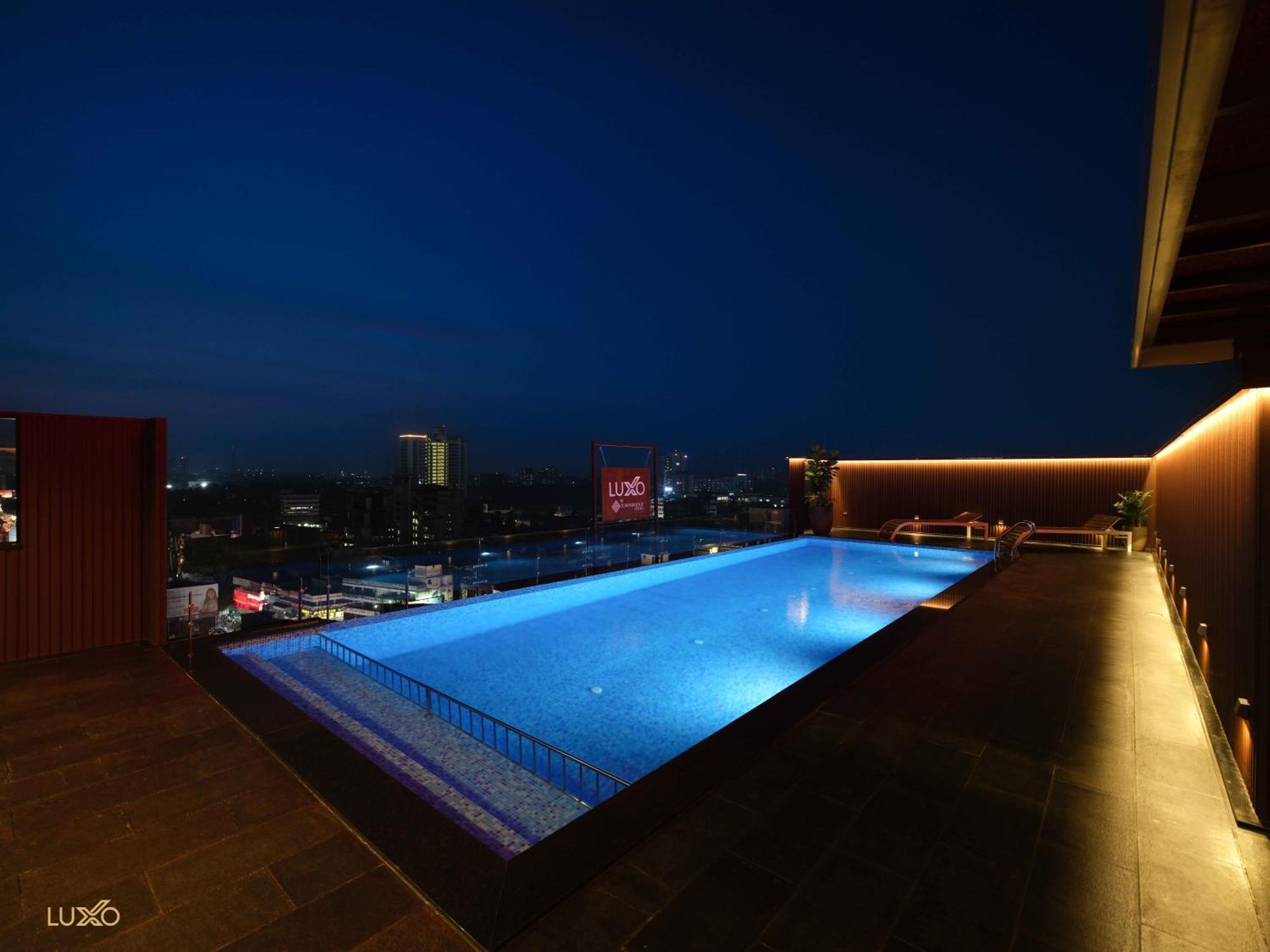 Luxo Kochi Hotell Exteriör bild