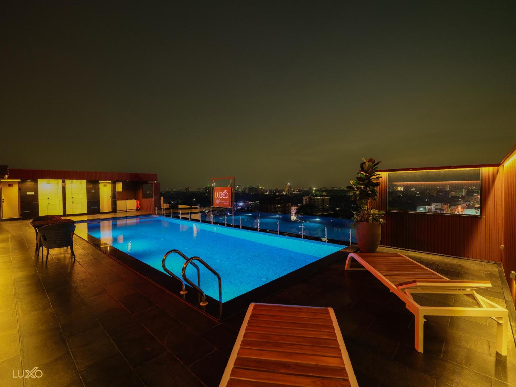 Luxo Kochi Hotell Exteriör bild