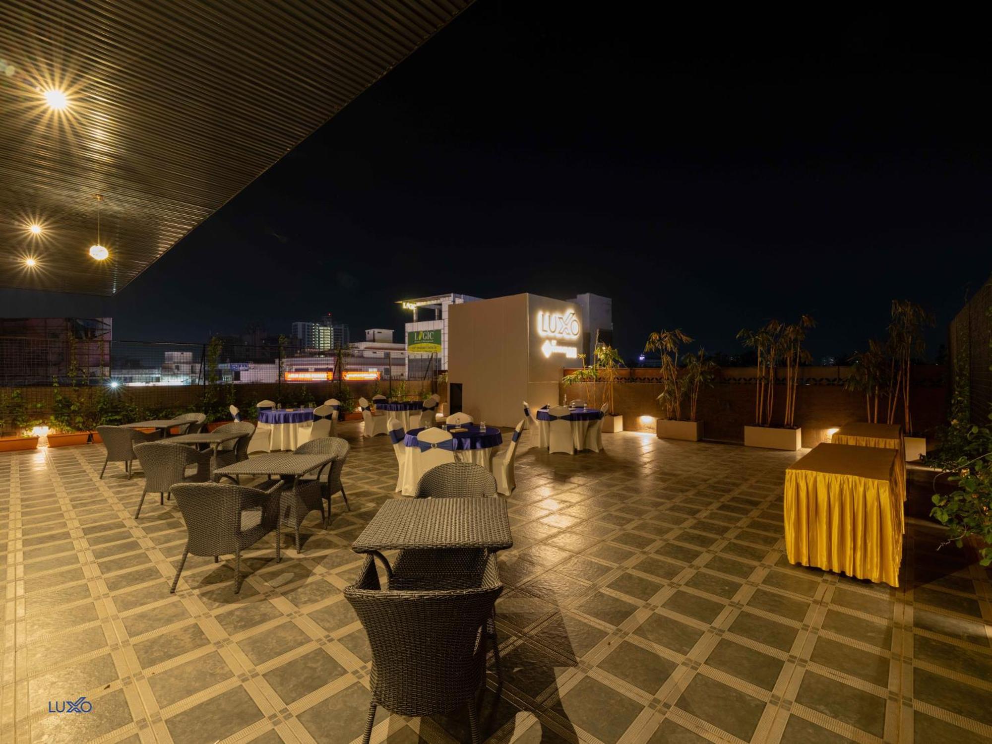 Luxo Kochi Hotell Exteriör bild
