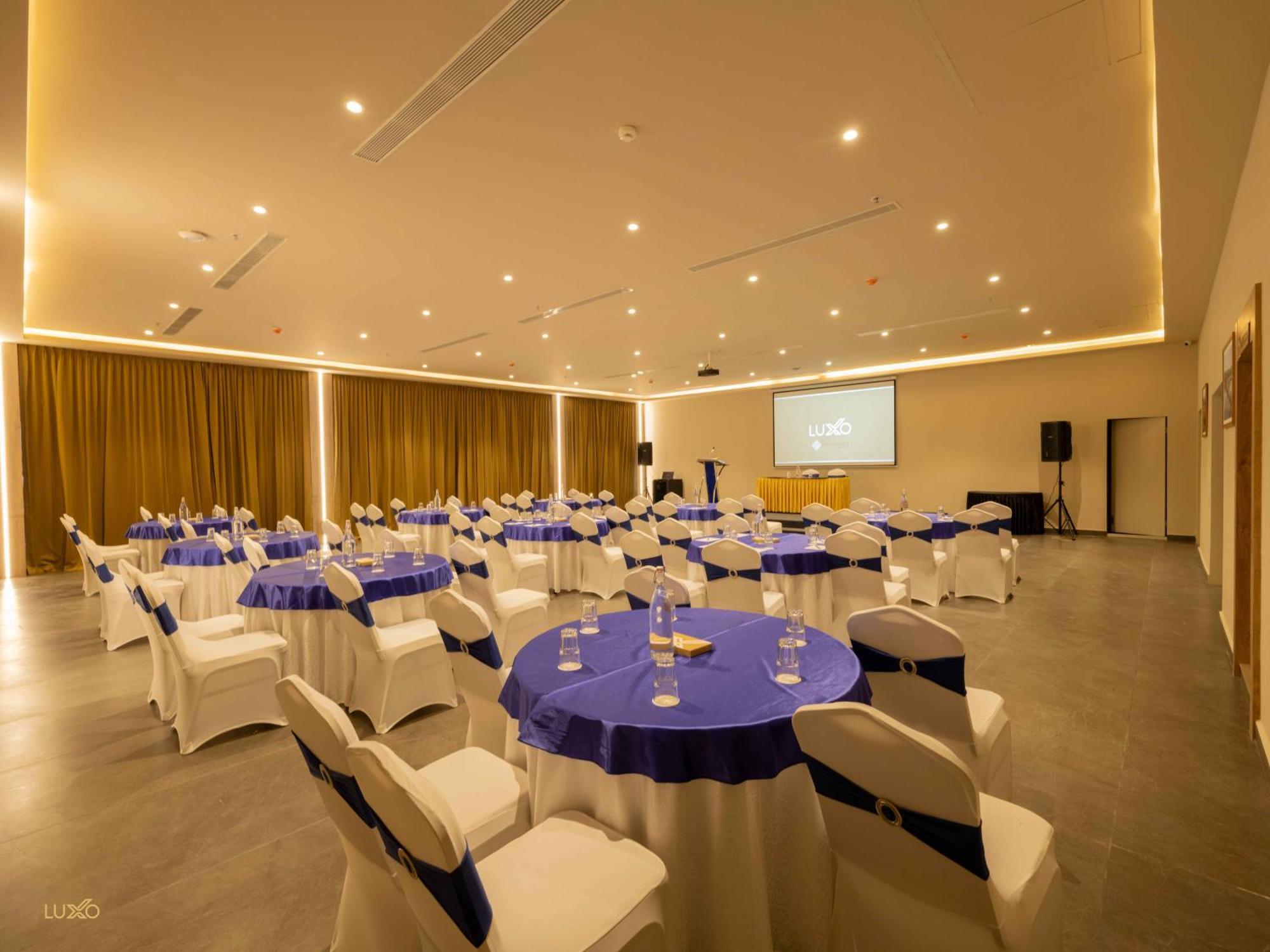Luxo Kochi Hotell Exteriör bild