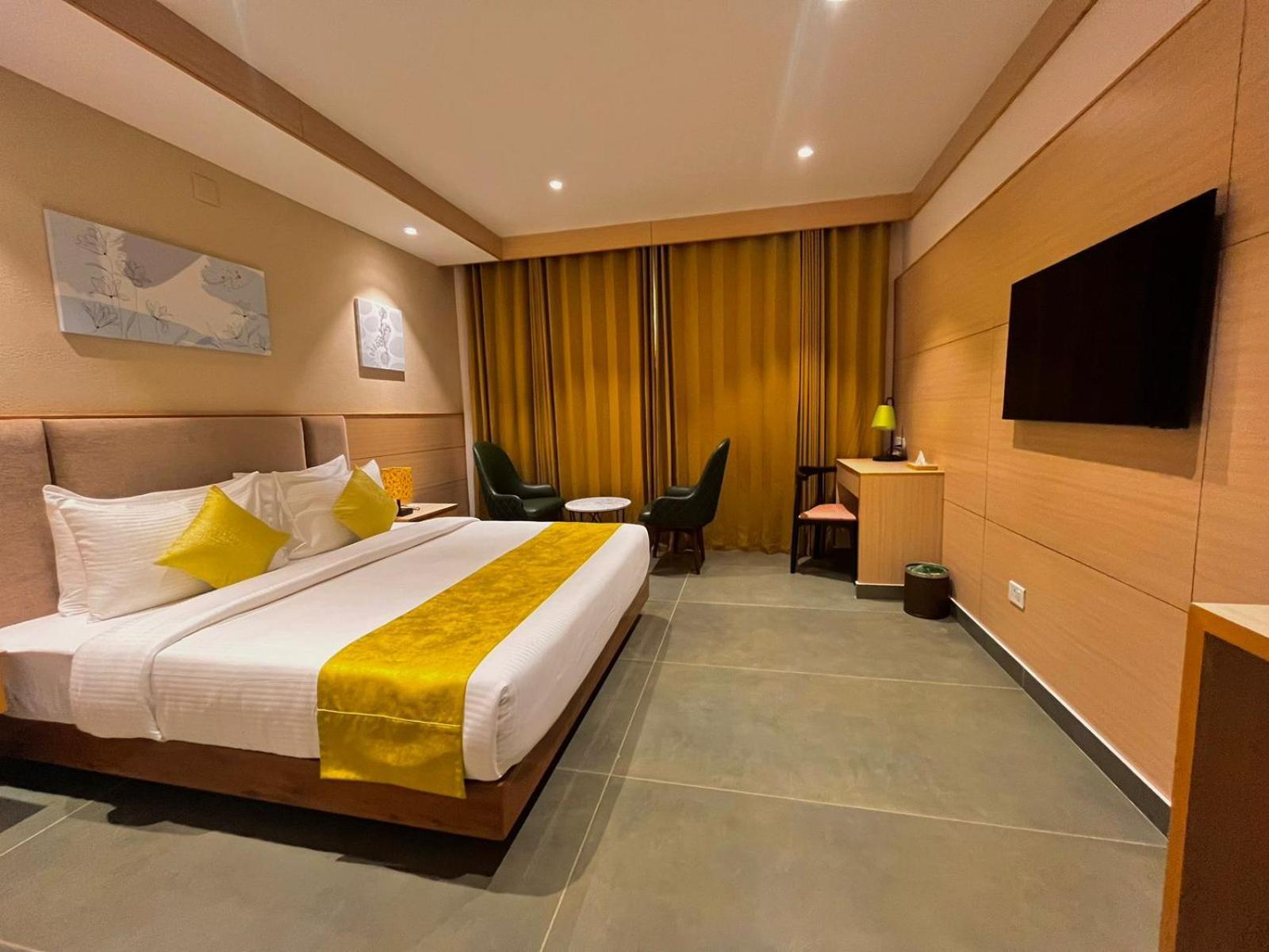 Luxo Kochi Hotell Exteriör bild